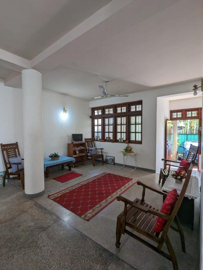 Shiranthi Guest House Rajagiriya Bagian luar foto