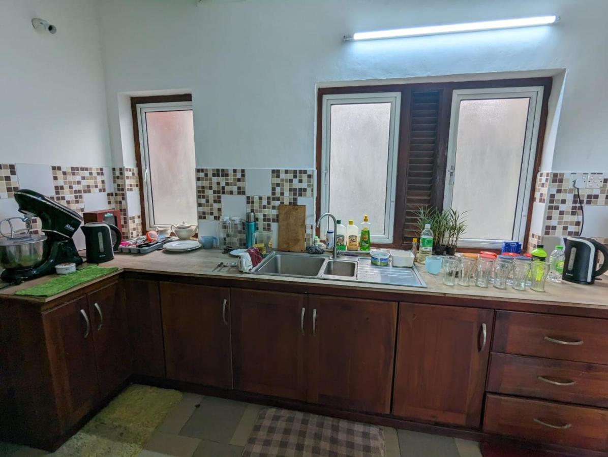 Shiranthi Guest House Rajagiriya Bagian luar foto
